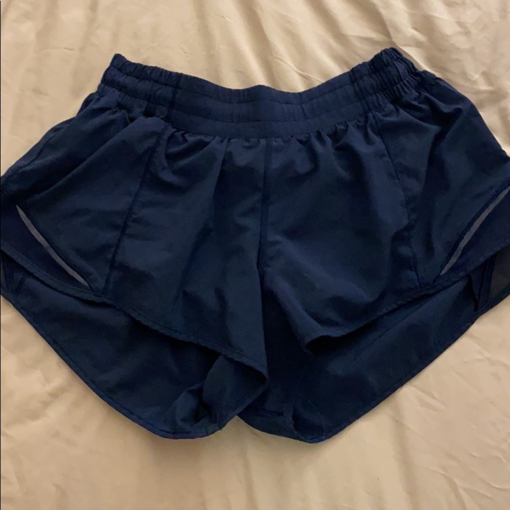 Hotty hot 2.5 navy lululemon shorts